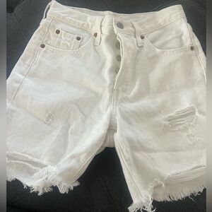White Levi 501 Denim Shorts Button Fly
Size 25